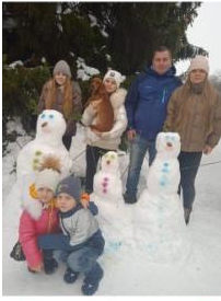 Снеговики для младших братьев и сестер.