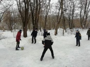Футбол на снегу.